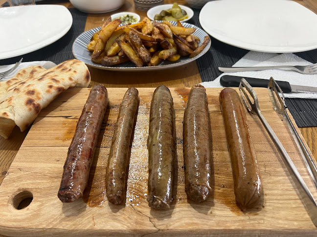 Comentarii opinii despre אלזס שרקוטרי הנקניקיות של אלן טלמור וניסים יצחק