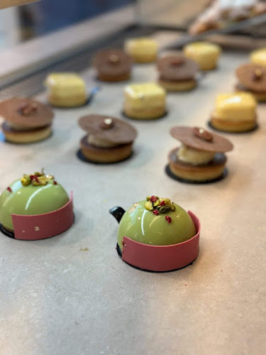 רחלי ור ניר (מסעדת קרואסונים) - הסעדה