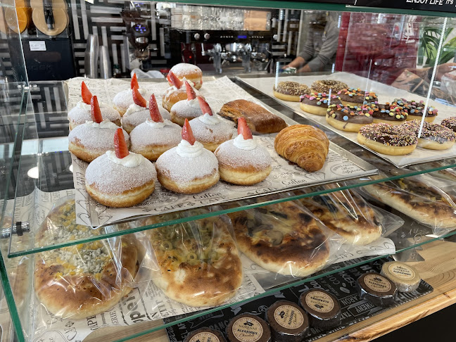 פאפא בייקרי