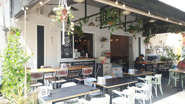 Vegan J17 - הטבעונית J17