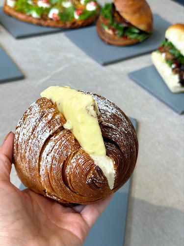 רחלי ור ניר (מסעדת קרואסונים)