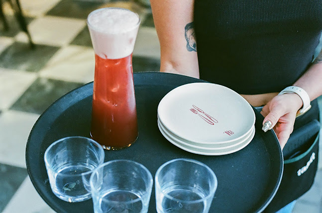 Tinto - Deli & Tapas Bar - הסעדה