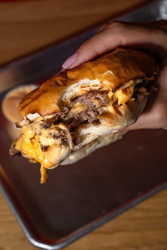 Comentarii opinii despre M32 burger