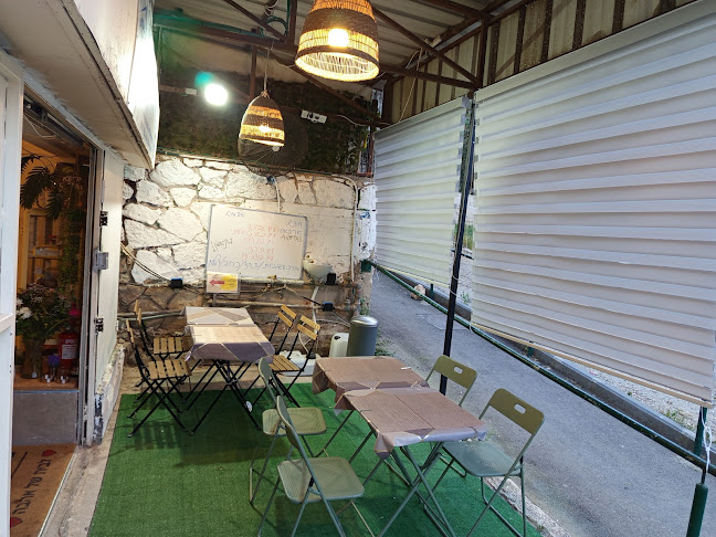 Coffee & Salads YanArt - חיפה