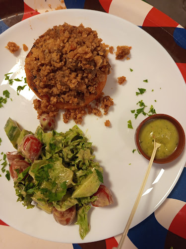 Coffee & Salads YanArt - הסעדה