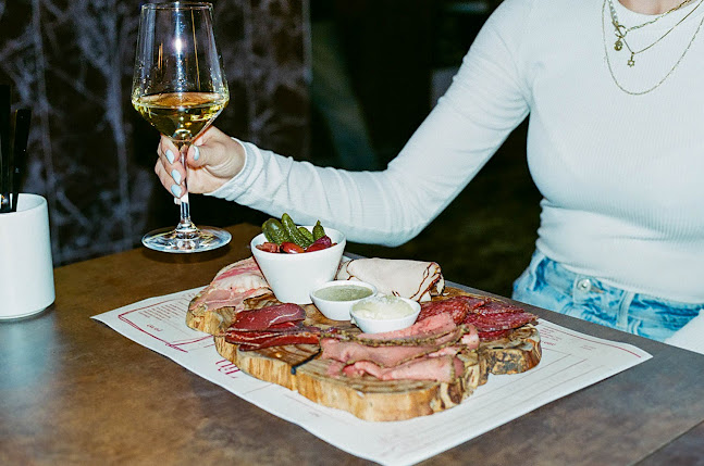 Comentarii opinii despre Tinto - Deli & Tapas Bar