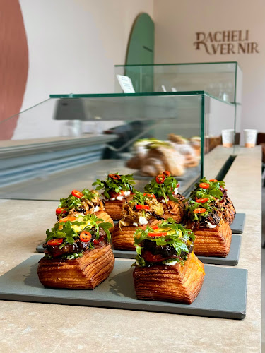 רחלי ור ניר (מסעדת קרואסונים) - הסעדה