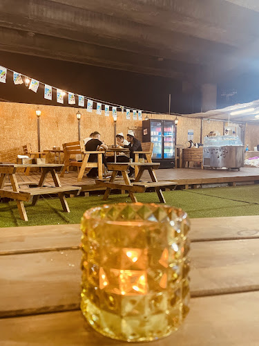 הטשונטיה מתחת לגשר - הסעדה