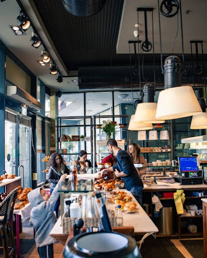 טאטי בייקרי