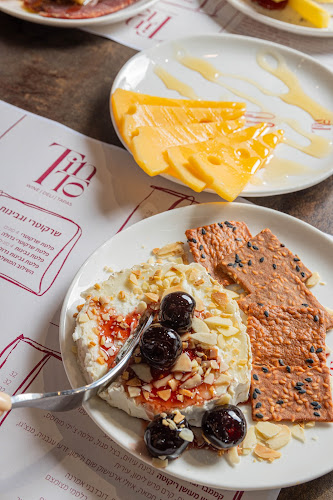 Tinto - Deli & Tapas Bar