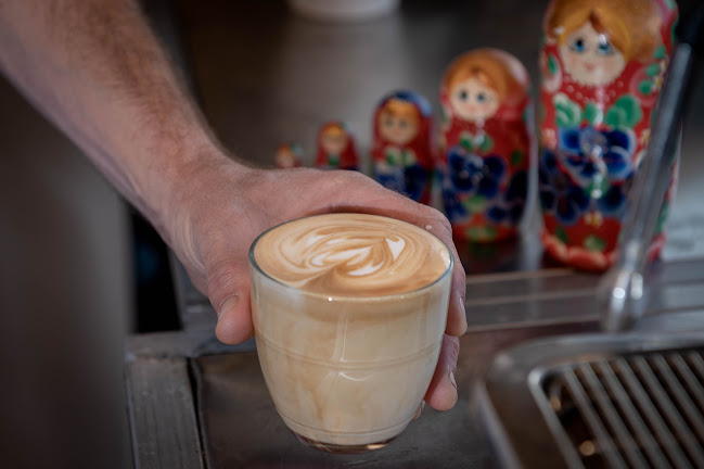 בבושקפה- עגלת קפה - הסעדה