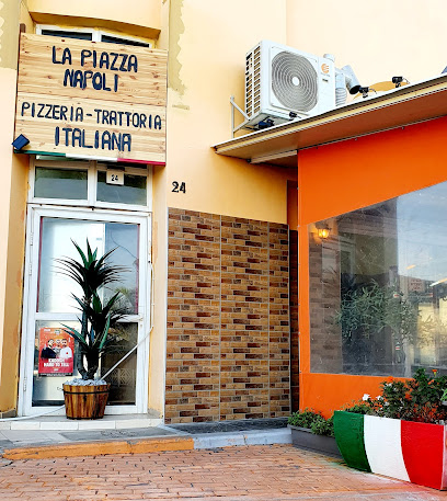 לה פיאצה נאפולי