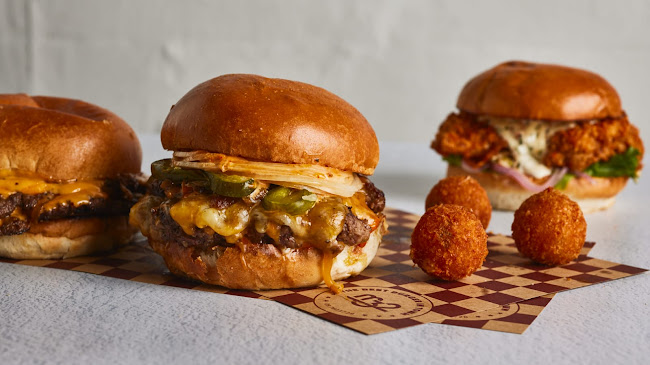 M32 burger - הסעדה