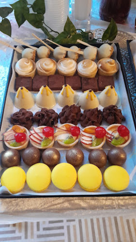 נוגטין - מגשי אירוח וקונדיטוריה - הסעדה