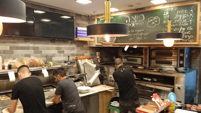 פיצה סטאר - הסעדה