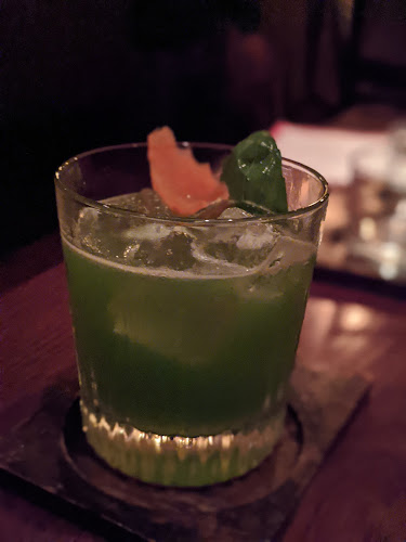 אימפריאל קוקטייל בר - הסעדה