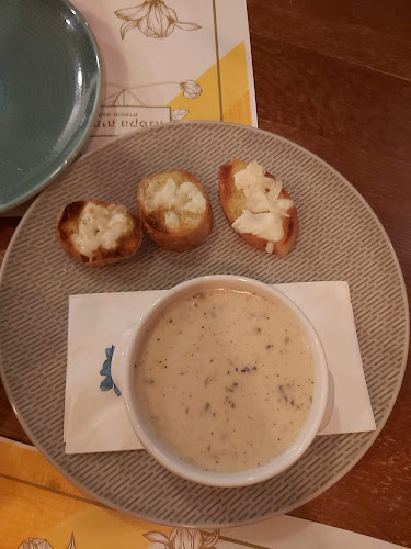 הצרפתיה הקטנה - הסעדה