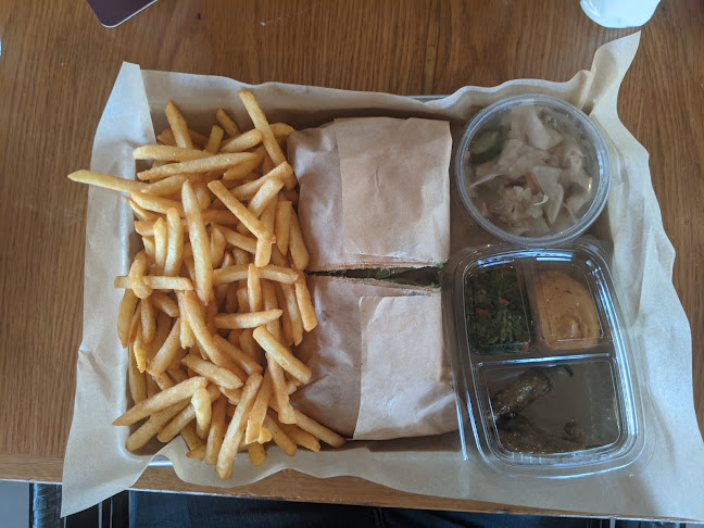 תאנה 6, בת חן