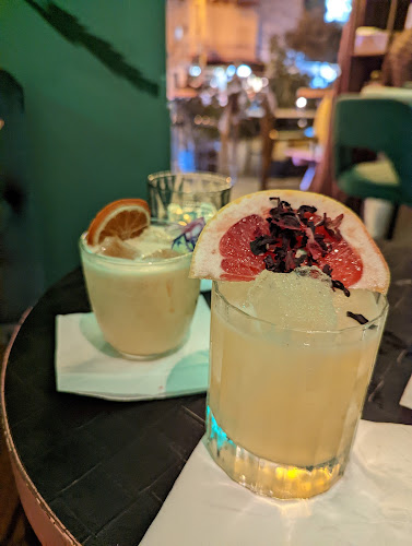 ג'ין קלאב סאפרים - הסעדה