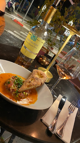 C\W Chocolate & Wine Shop - הסעדה