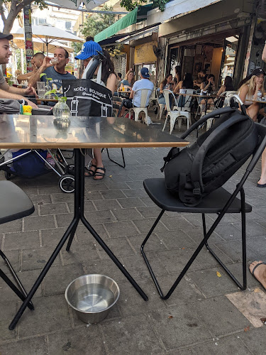 Tony and Esther - הסעדה