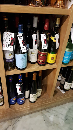 חינאווי ג'ורג' משקאות - Wine & More - הרצליה