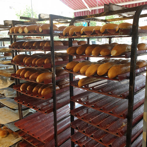 מן הארץ - הסעדה