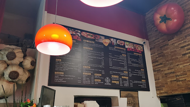 פיצרייה גבינה ועגבניה - הסעדה