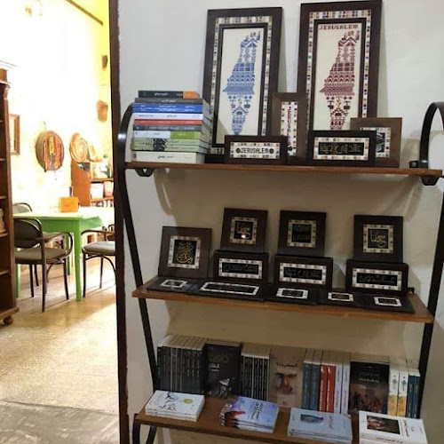 Almaha Book Store & Cafe - הסעדה