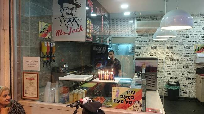 Mr. Jack מיסטר ג'ק מסעדת המבורגרים בבת ים - הסעדה