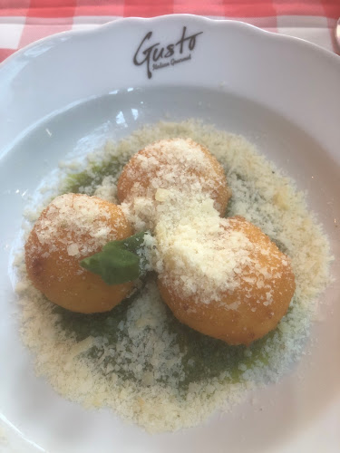 גוסטו - הסעדה