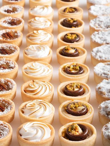 קאנאפ'ס - פינגר פוד, מגשי אירוח וקייטרינג חלבי - Canapes - הסעדה