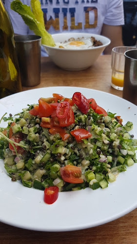 Tony and Esther - הסעדה