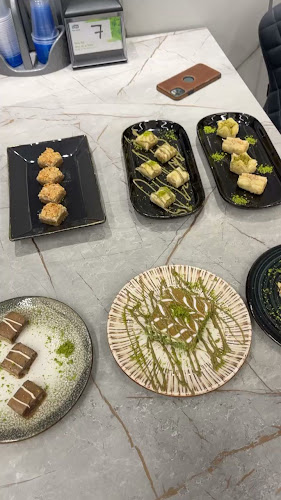 ממתקי בני אבו אלסעיד אלמוכתאר - הסעדה