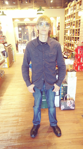 Comentarii opinii despre חינאווי ג'ורג' משקאות - Wine & More