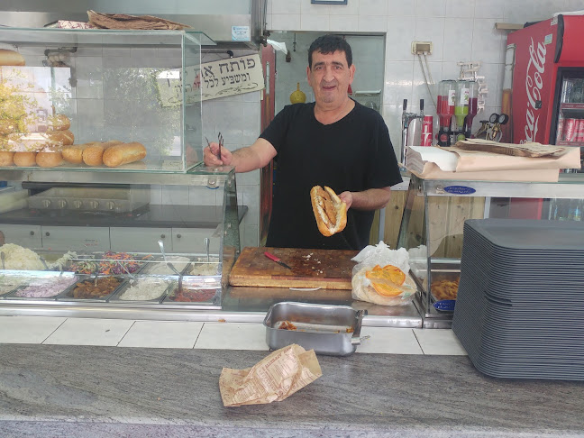 בדוסה - חומוס פול שקשוקה - נתניה