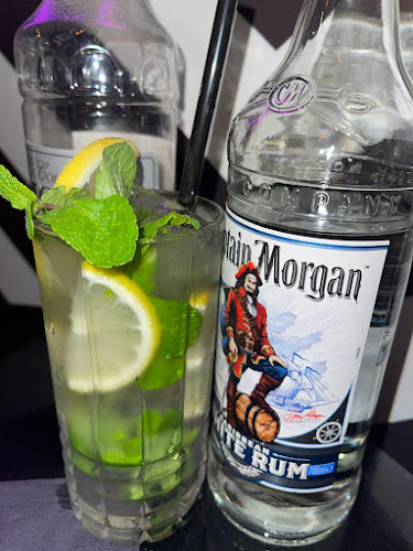 סאלוט בר - הסעדה