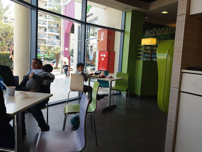 Opinii despre מקדונלד'ס - סביון סנטר, נווה סביון în אור יהודה - הסעדה