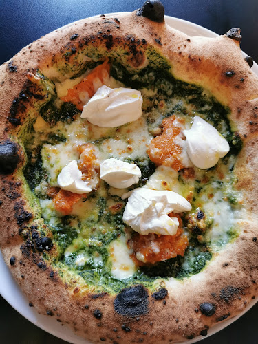 דולצ׳ה - פיצה נאפוליטנית - הסעדה