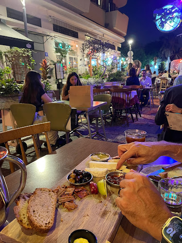 קפה פועה - תל אביב-יפו