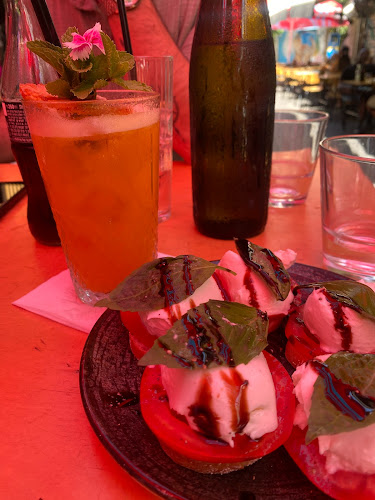 AKBAR בשוק הפשפשים אקבר - בר מסעדה - הסעדה