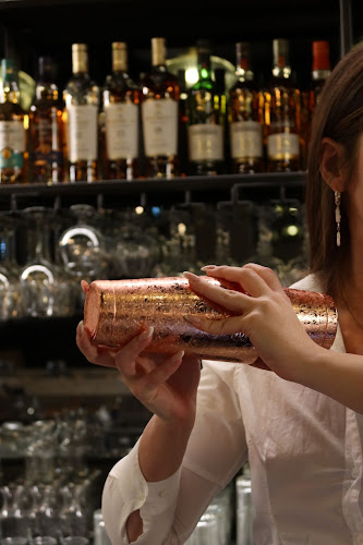 בר קוקטיילים | מיה וואלאס | בר בפתח תקווה | Mia Wallace