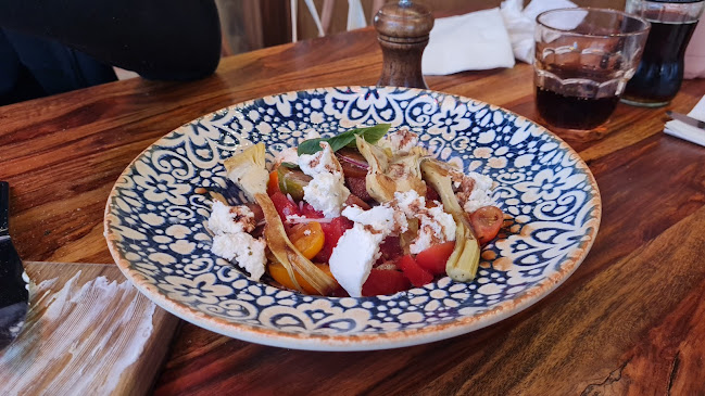 עבריאני - הסעדה