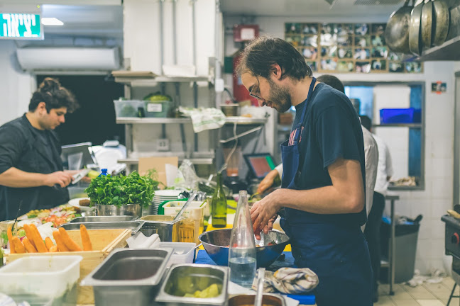 Comentarii opinii despre מלכה - Malka by Eyal Shani