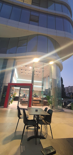 לעלוב בייקרי אנד מור