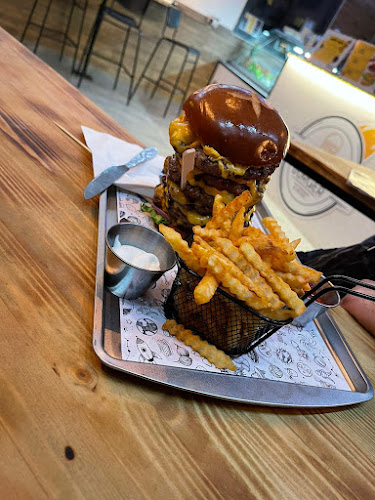 נייבירו NIBIRU - הסעדה