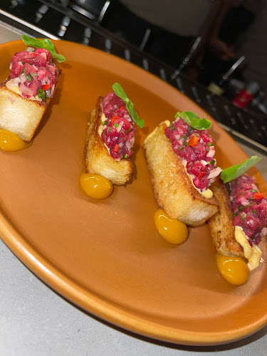 מסעדת איי - a Restaurant - הסעדה