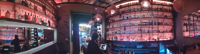 ג'ין קלאב סאפרים - הסעדה