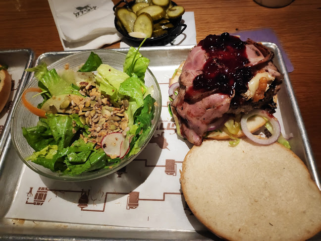 ליבירה - הסעדה