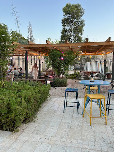 מרתה יין בחצר